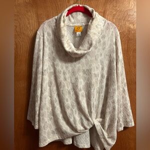 Cute light weight Ruby Rd. Leopard pattern shirt.